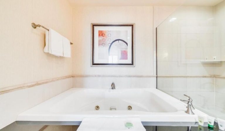 Jet Luxury Resorts – The Signature Condo Hotel