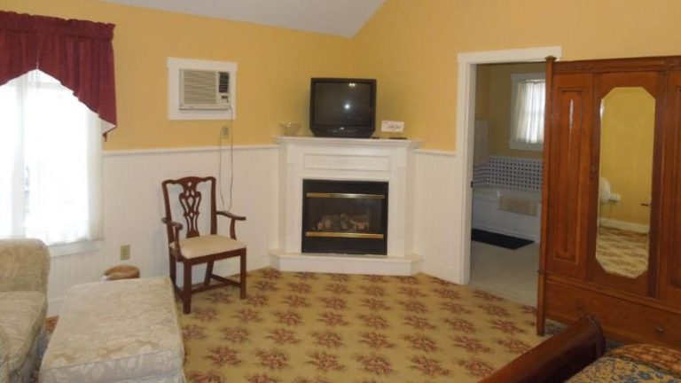 Kearsarge Inn