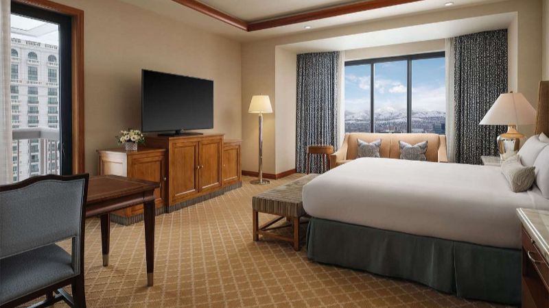Little America Hotel, room with private jacuzzi, photo 4
