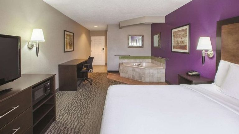 La Quinta Inn & Suites by Wyndham Erie