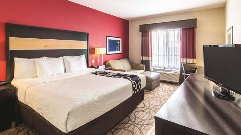 La Quinta Inn & Suites by Wyndham Fargo-Medical Center