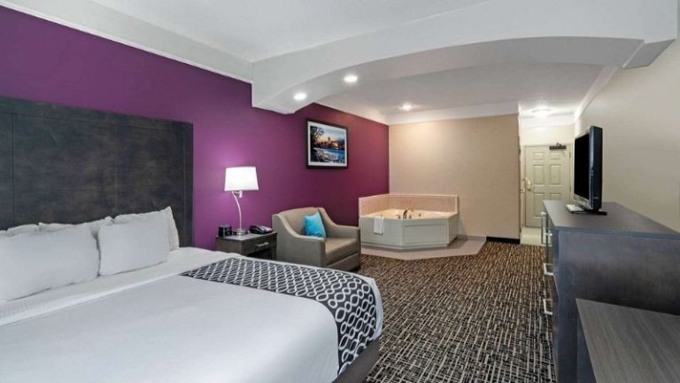 La Quinta Inn & Suites by Wyndham Latham Albany Airport
