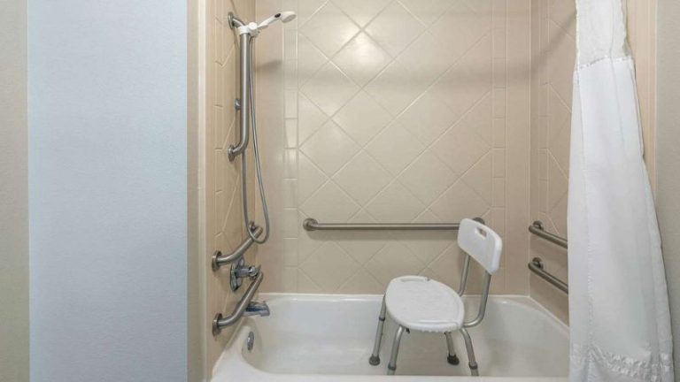 La Quinta Inn & Suites by Wyndham Latham Albany Airport