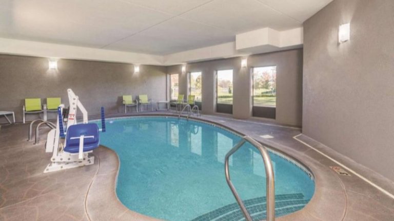 La Quinta Inn & Suites by Wyndham Louisville