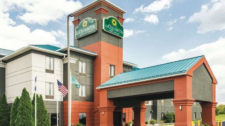La Quinta Inn & Suites by Wyndham Louisville
