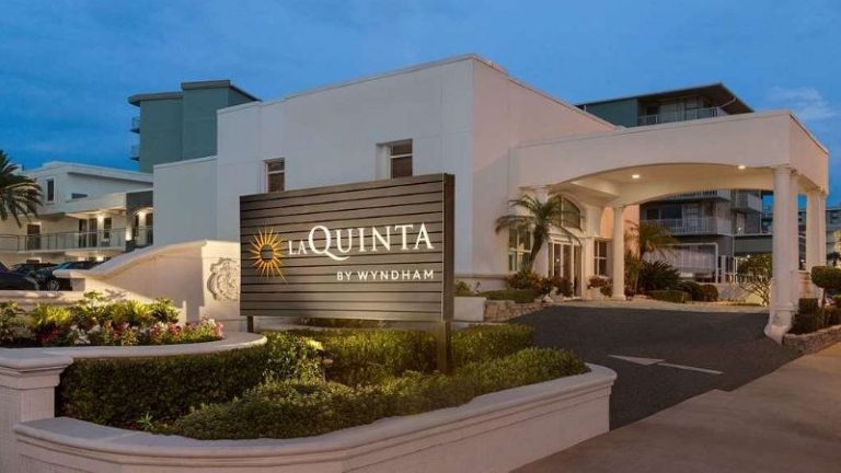 La Quinta Inn & Suites by Wyndham Oceanfront Daytona Beach