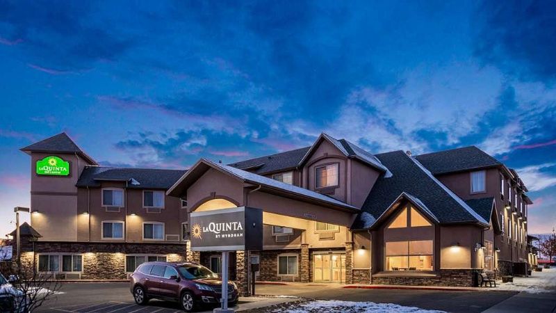 La Quinta Inn & Suites by Wyndham Bozeman, room with private jacuzzi, photo 7