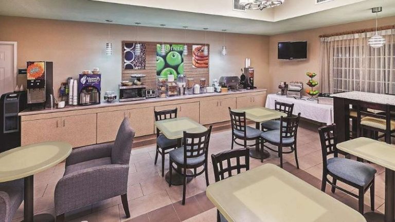 La Quinta Inn & Suites by Wyndham Corpus Christi Northwest
