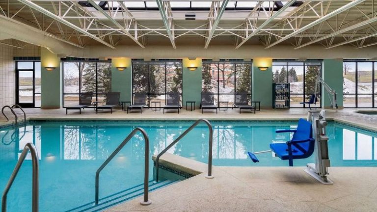 La Quinta Inn & Suites by Wyndham Madison American Center