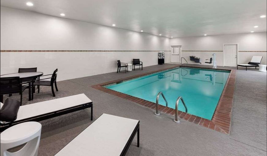 La Quinta by Wyndham Austin – Cedar Park, room with private jacuzzi, photo 6