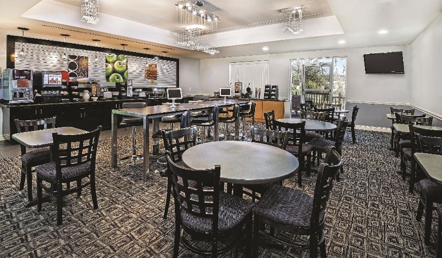 La Quinta by Wyndham Austin – Cedar Park, room with private jacuzzi, photo 8