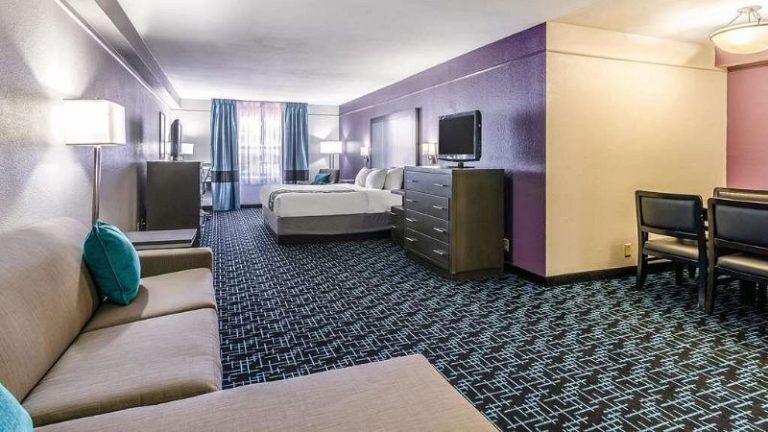 La Quinta by Wyndham Kansas City Airport