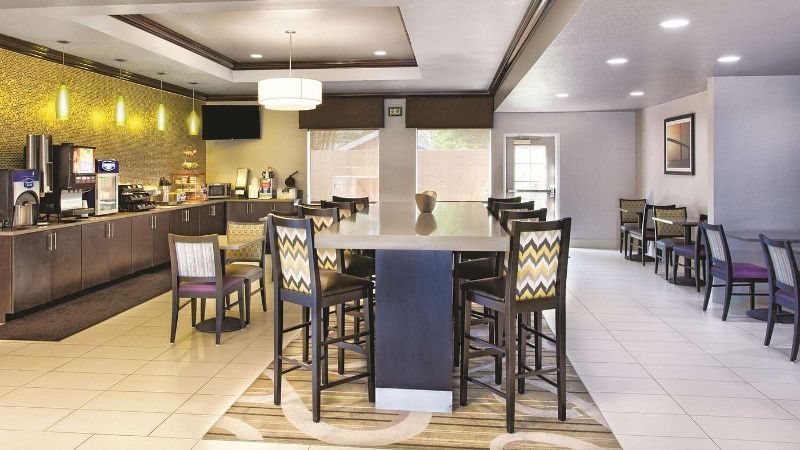 La Quinta by Wyndham Tampa Bay Area-Tampa South, room with private jacuzzi, photo 5