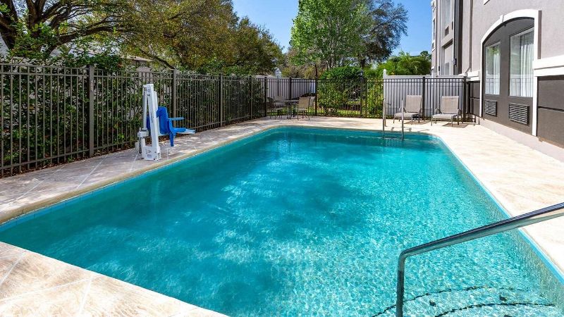 La Quinta by Wyndham Tampa Bay Area-Tampa South, room with private jacuzzi, photo 7