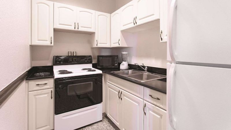 La Quinta by Wyndham Tampa Bay Area-Tampa South, room with private jacuzzi, photo 4