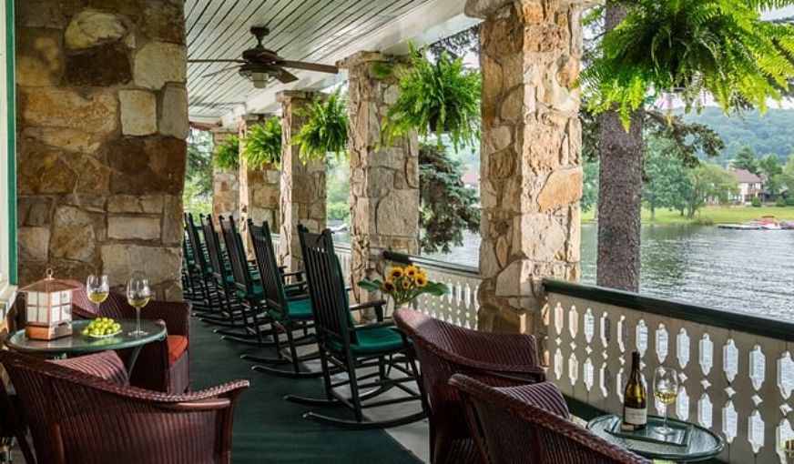 Lake Pointe Inn, room with private jacuzzi, photo 4