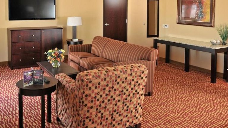 Lakeside Hotel Casino