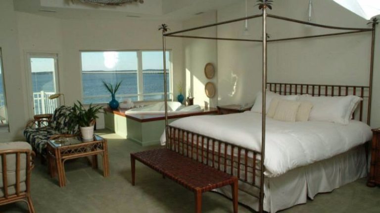 Lighthouse Club Hotel an Inn at Fager’s Island