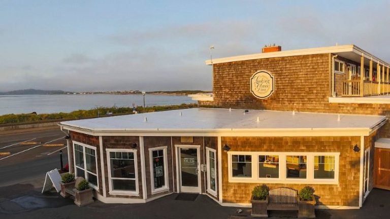 Looking Glass Inn