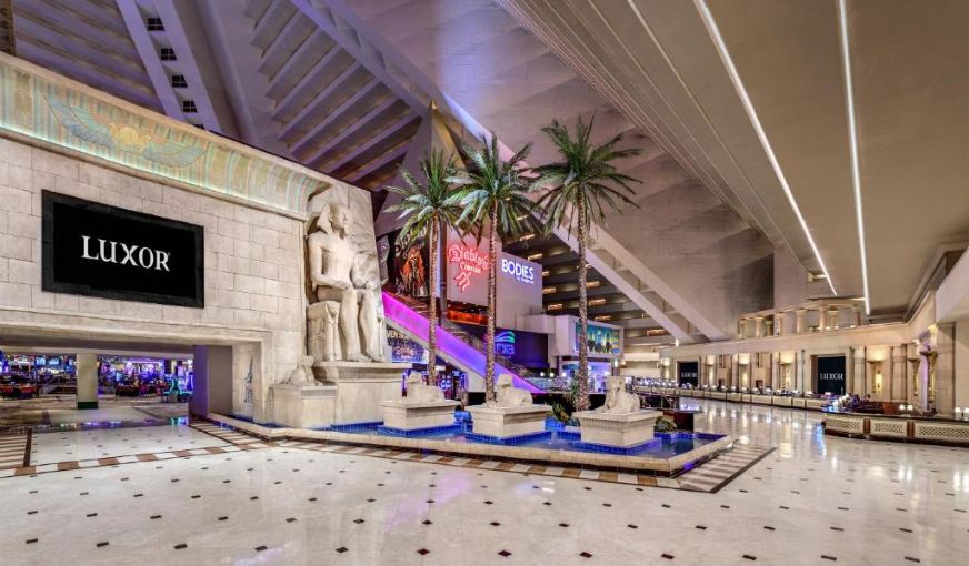 Luxor Hotel & Casino, room with private jacuzzi, photo 8