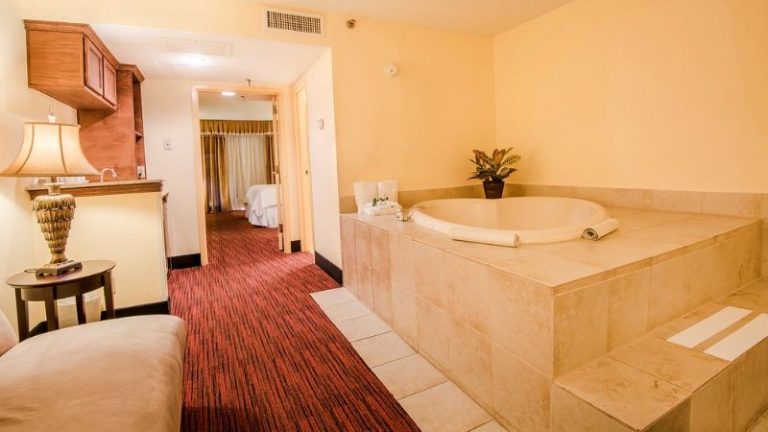 MCM Elegante Hotel and Suites – Dallas