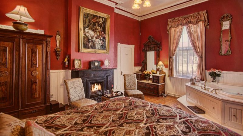 McMillan Inn, room with private jacuzzi, photo 3