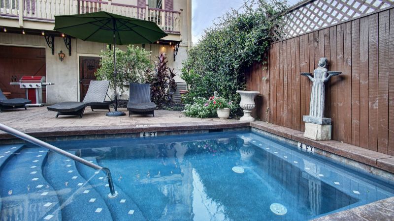 McMillan Inn, room with private jacuzzi, photo 8