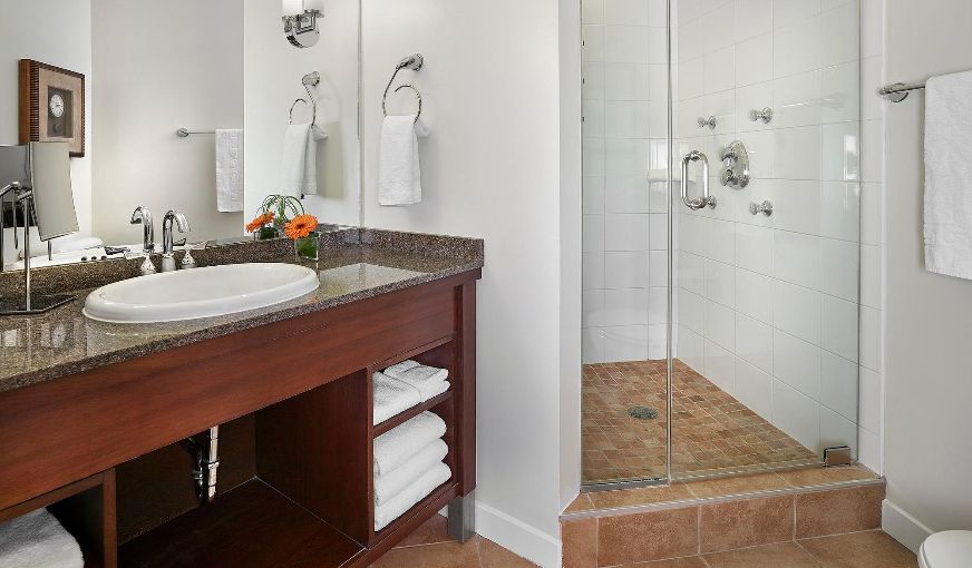 Metterra Hotel on Whyte, room with private jacuzzi, photo 5