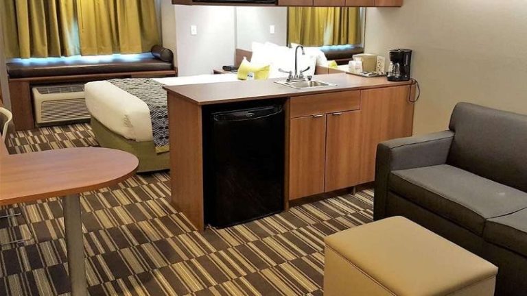 Microtel Inn & Suites by Wyndham Bellevue/Omaha
