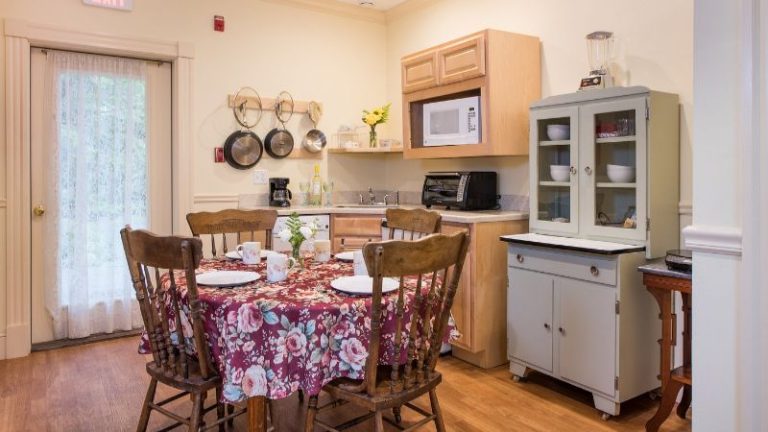Mira Monte Inn & Suites