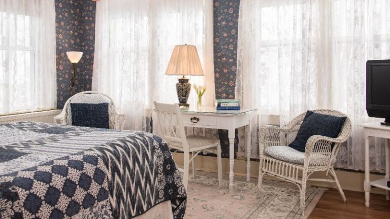 Mira Monte Inn & Suites