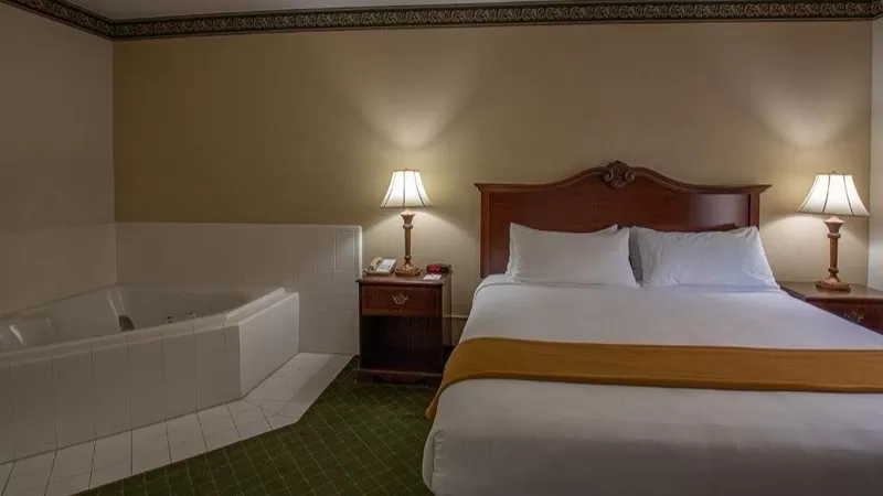 Moncks Corner Inn2 - jacuzzi hotel room