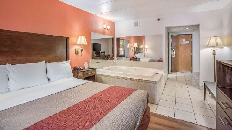 Motel 6-Levittown, PA – Bensalem