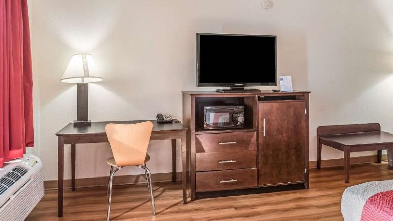 Motel 6-Levittown, PA – Bensalem