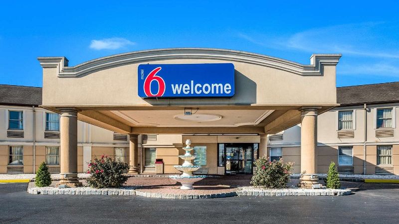 Motel 6-Levittown, PA – Bensalem, room with private jacuzzi, photo 5