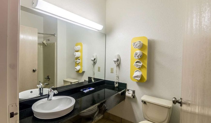 Motel 6 Oklahoma City, OK, room with private jacuzzi, photo 3