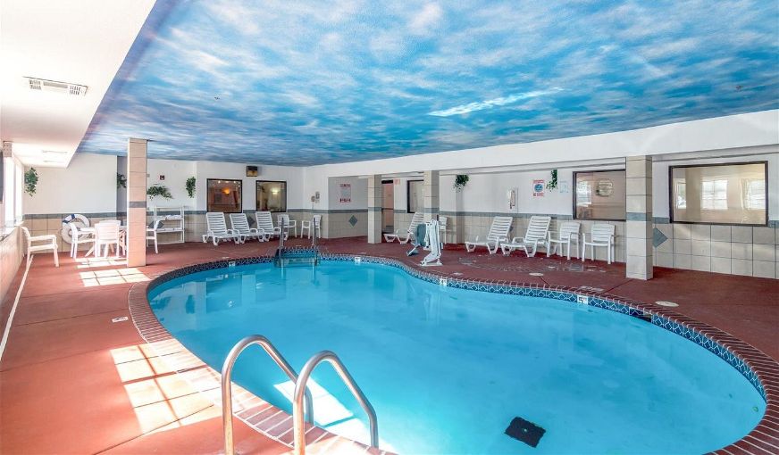 Motel 6 Oklahoma City, OK, room with private jacuzzi, photo 6