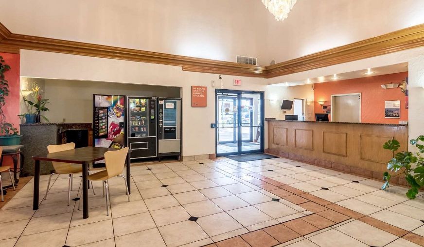 Motel 6 Oklahoma City, OK, room with private jacuzzi, photo 7
