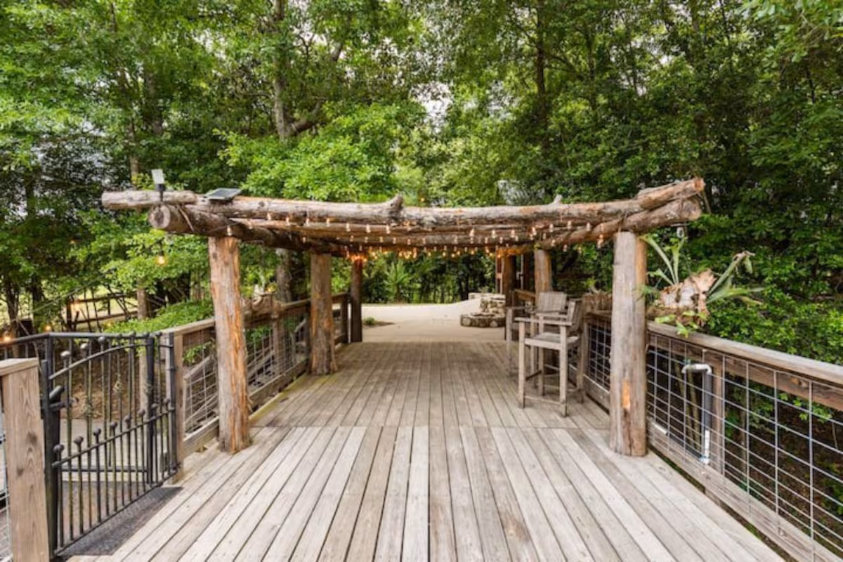 Naturalist Boudoir, Romantic Cabin, cabin with a private hot tub, photo 2