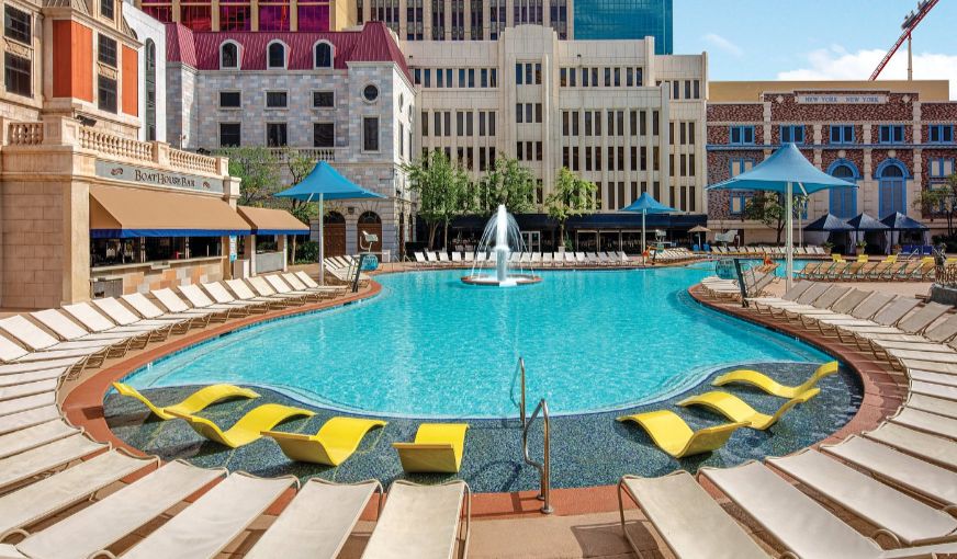 New York – New York Hotel & Casino, room with private jacuzzi, photo 7