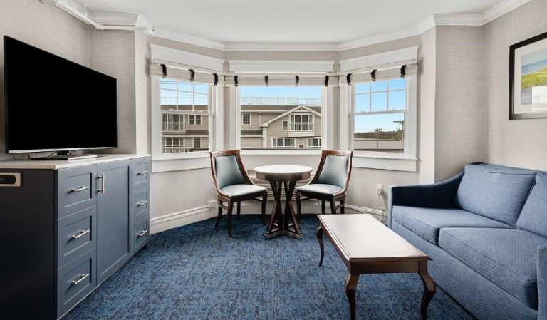 Newport Beach Hotel and Suites