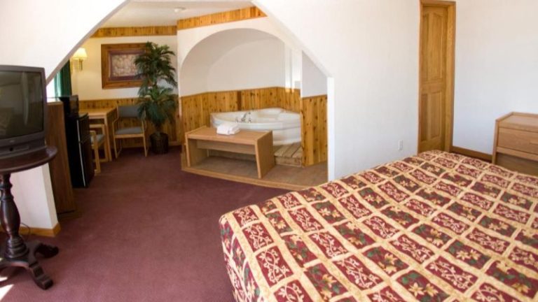 North Country Inn & Suites