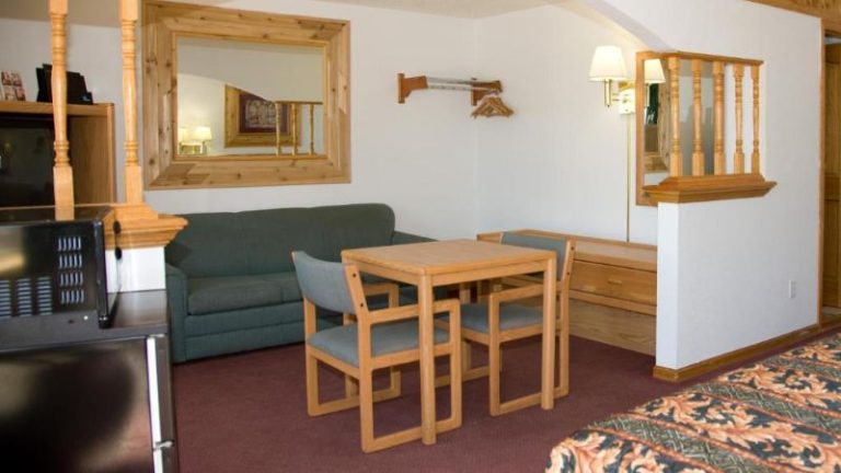 North Country Inn & Suites