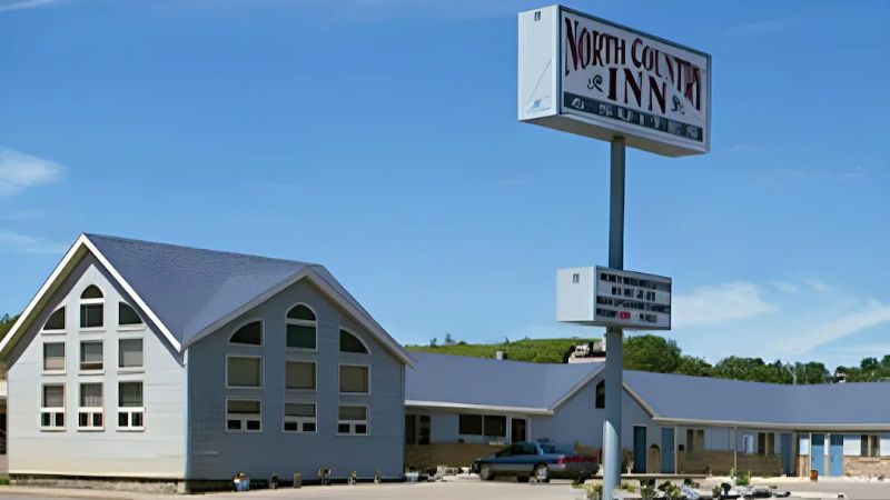 North Country Inn & Suites, room with private jacuzzi, photo 6