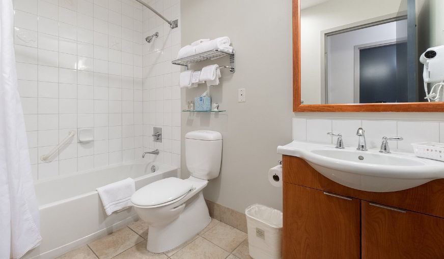 Ocean Promenade Hotel, room with private jacuzzi, photo 5