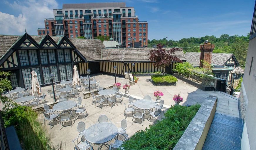 Old Mill Toronto Hotel, room with private jacuzzi, photo 6