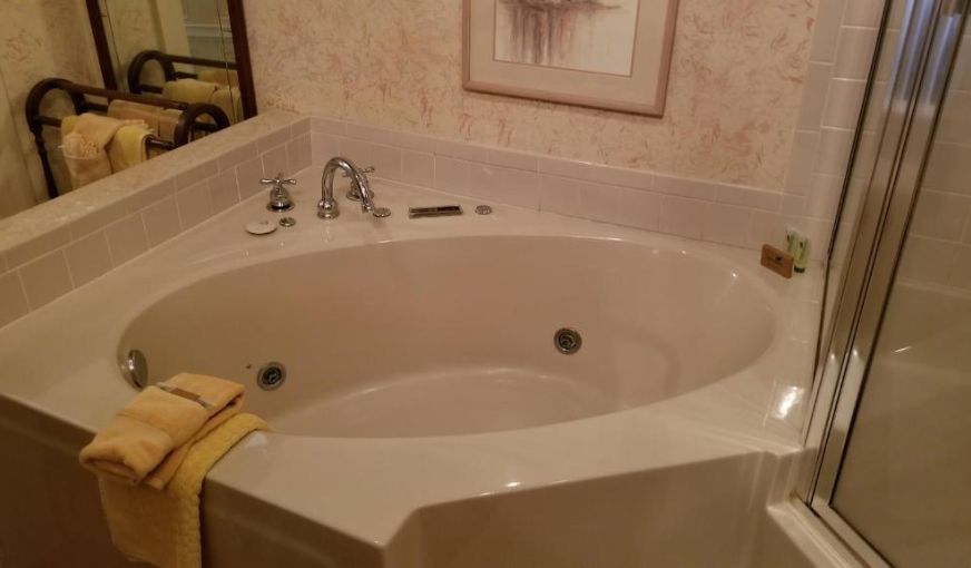 Old Northside Bed & Breakfast, room with private jacuzzi, photo 6