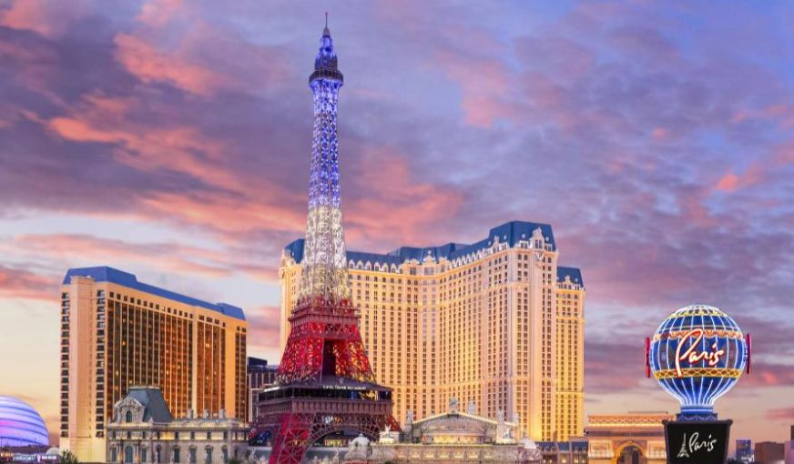 Paris Las Vegas Hotel & Casino, room with private jacuzzi, photo 6