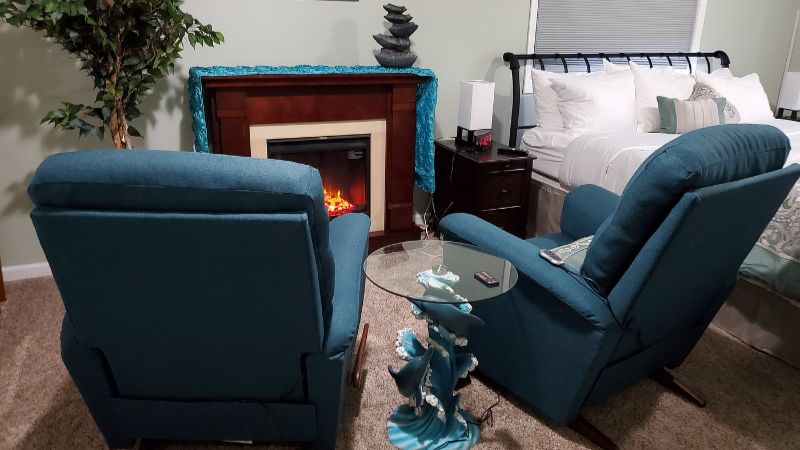 Pearson’s Pond Suites, room with private jacuzzi, photo 3