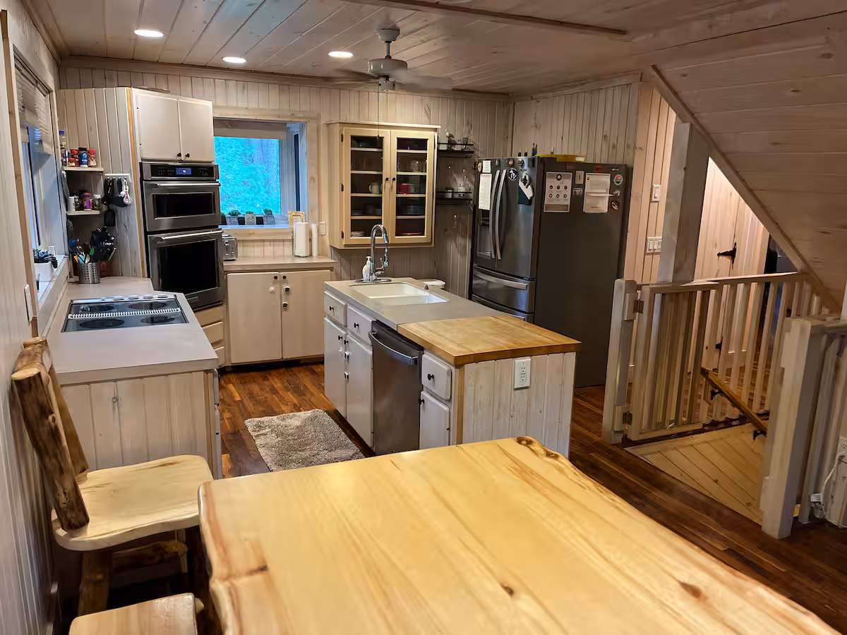 Pentwater Pines Cabin, cabin with a private hot tub, photo 3
